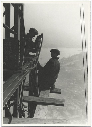 Illustration for article titled NSFW: Building the Empire State Building